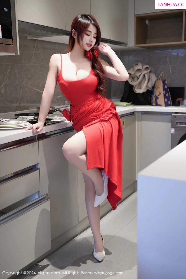 美七Mia  [XiuRen]高清写真图 2024.03.29 No.8313 美七 Mia 丝袜美臀第38张图片